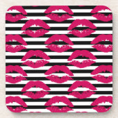 Gestreiftes Muster des Lippenstift-Kuss-B&W Getränkeuntersetzer (Vorderseite)