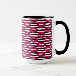 Gestreiftes Muster des Lippenstift-Kuss-B&W Tasse