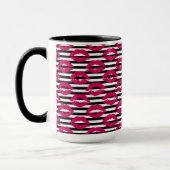 Gestreiftes Muster des Lippenstift-Kuss-B&W Tasse (Links)
