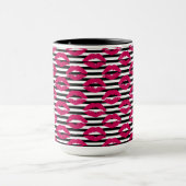 Gestreiftes Muster des Lippenstift-Kuss-B&W Tasse (Zentrum)