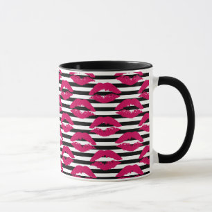 Gestreiftes Muster des Lippenstift-Kuss-B&W Tasse