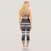 Gestreiftes Muster horizontal mit Sternen Capri Leggings (Rückseite)