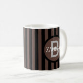 Gestreiftes Template Braun C33 Long Name Initial Kaffeetasse (VorderseiteRechts)