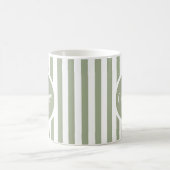 Gestreiftes Template Grün C22 Langname Initial Kaffeetasse (Mittel)