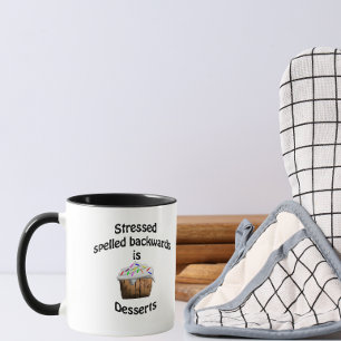Gestresst rückwärts geschrieben ist Desserts Tasse