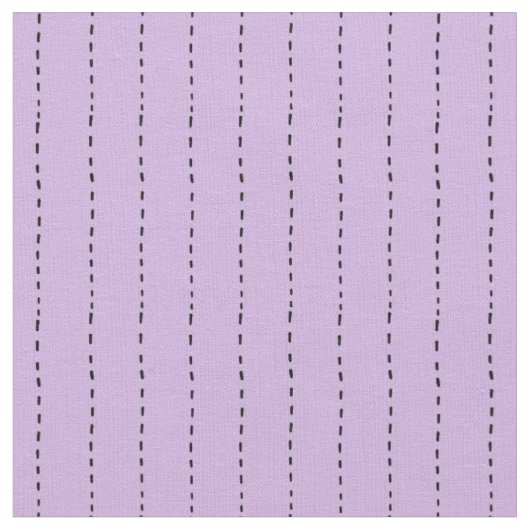 Gestrichelte Linien auf Helllila Stoff (Nahaufnahme)
