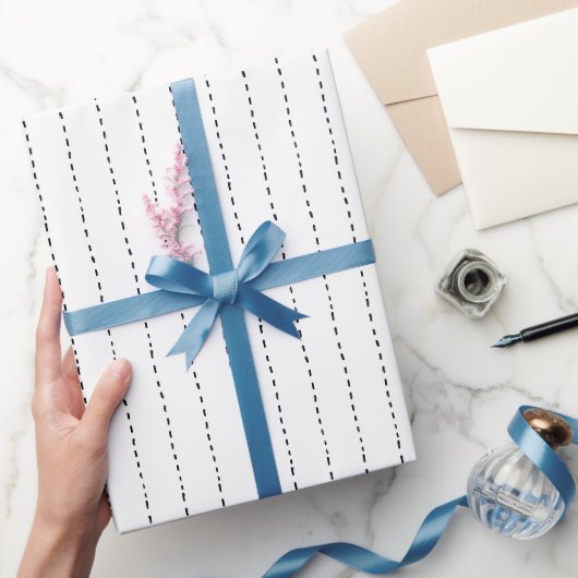 Gestrichelte Linien auf Weiß Geschenkpapier (Schenken)