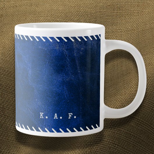 Gestrichen genähter blauer Leder-Look Archivist Jumbo-Tasse