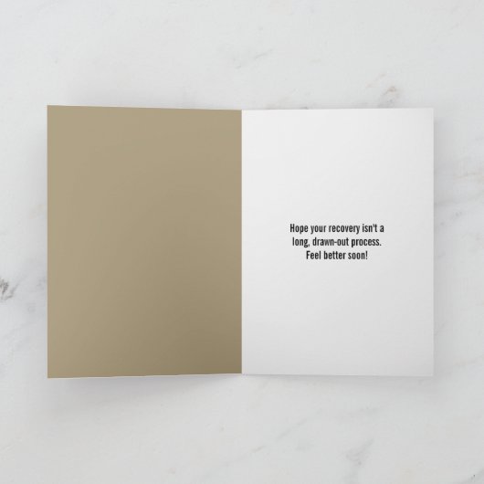 Get Well Soon Sick Giraffe On Bed Pillows Karte (Innenseite)