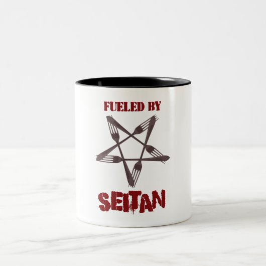 Getankt durch Seitan Zweifarbige Tasse (Mittel)
