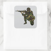 Getarnter Soldat Quadratischer Aufkleber (Tasche)