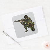 Getarnter Soldat Quadratischer Aufkleber (Umschlag)