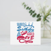 Geteilter Geburtstag Geteilte Liebe Postkarte (Stehend Vorderseite)