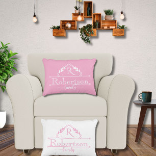 Geteilter Monogramm-Familienname Baby-Rosa-Rahmen Dekokissen