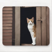 Getigerte Katze im Schuppeneingang Mousepad (Vorne)