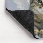 Getigerte Katze mit Engelsflügeln und Regenbogen Mousepad (Ecke)