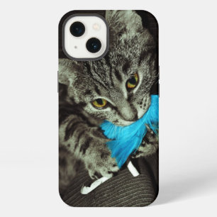 Getigerte Katze mit Feder von Shirley Taylor iPhone 13 Hülle