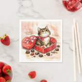 Getigertes Kätzchen in einer Valentins-Herz-Schoko Serviette (Beispiel)
