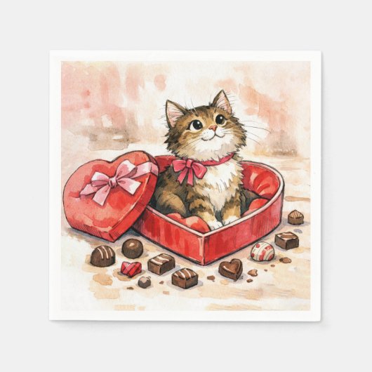 Getigertes Kätzchen in einer Valentins-Herz-Schoko Serviette (Vorderseite)