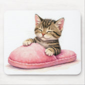 Getigertes Kätzchen schläft in einem rosa Pantoffe Mousepad (Vorne)