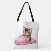 Getigertes Kätzchen schläft in einem rosa Pantoffe Tasche (Vorderseite)