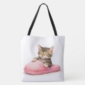 Getigertes Kätzchen schläft in einem rosa Pantoffe Tasche (Rückseite)