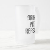 Getränk-Pipi-Wiederholung Mattglas Bierglas (VorderseiteRechts)