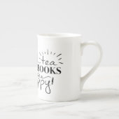 Getränk-Tee, las Bücher, ist glückliche Tasse (Rechts)