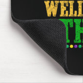 Getränke gut mit anderen Funny Mardi Gras 2025 Mousepad (Ecke)