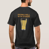 GETRÄNKE GUT MIT ANDEREN… LUSTIGES BIER-SHIRT T-Shirt (Rückseite)