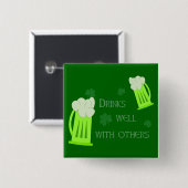 Getränke St. Patricks Tagesquellen Knopf hervor Button (Vorne & Hinten)