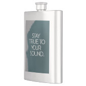 Getreu Ihrem Sound bleibe Flachmann (Links)