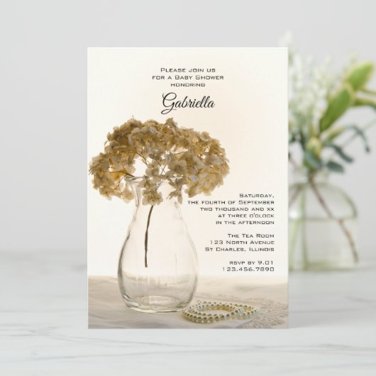 Getrocknete Hydrangeas und Perlen Baby Dusche Einladung (Stehend Vorderseite)