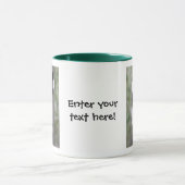 Getrumpfter Schwarzweiss-lemur auf Baum Tasse (Zentrum)