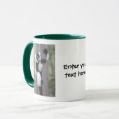 Getrumpfter Schwarzweiss-lemur auf Baum Tasse (Vorderseite Links)