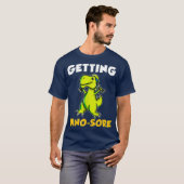 Getting DinoSore Workout Gym Dinosaur deadlift din T-Shirt (Vorne ganz)