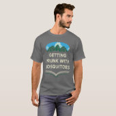Getting Drunk With Mosquitoes Camping Beer Lover C T-Shirt (Vorne ganz)