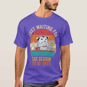 Gewartet, dass die Steuersaison über sarkastische T-Shirt