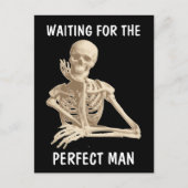 GEWARTET FÜR PERFEKTE MAN SKELETON FUNNY POSTCARDS POSTKARTE (Vorderseite)