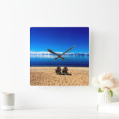 Gewartet für Sommer am Tahoer See Quadratische Wanduhr (Zuhause)