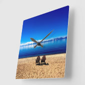 Gewartet für Sommer am Tahoer See Quadratische Wanduhr (Winkel)