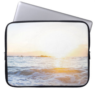 Gewässer bei Sonnenuntergang Laptopschutzhülle