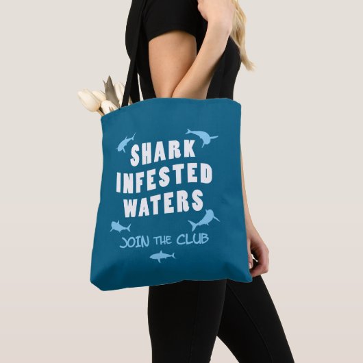 Gewässer mit Haifischen - Tauchangebot Tasche (Von Nahem)