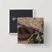 Gewehr, militärische Abdeckung und Kantine Button (Vorne & Hinten)