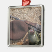 Gewehr, militärische Abdeckung und Kantine Ornament Aus Metall (Links)