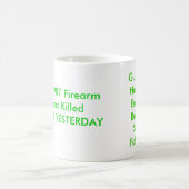 Gewehre haben nur zwei Feinde: Rost AndStupid Kaffeetasse (Mittel)