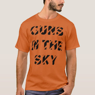 Gewehre in schwarzem Himmel T-Shirt