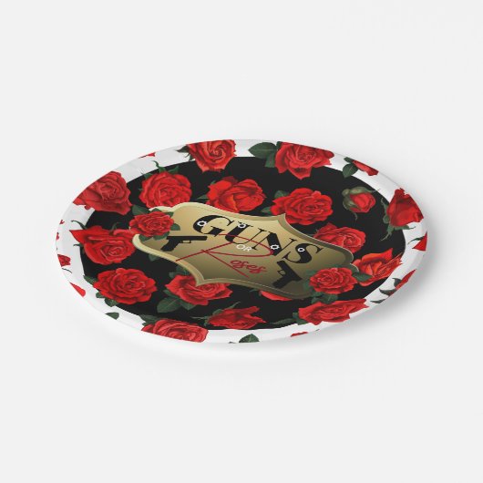 Gewehre oder Rose Geschlechtsspezifische Babydusch Pappteller (Schrägansicht)