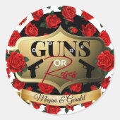 Gewehre oder Rose Geschlechtsspezifische Babydusch Runder Aufkleber (Vorderseite)