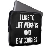 Gewicht heben und Cookies essen - Lustiges Trainin Laptopschutzhülle (Vorne Rechts)